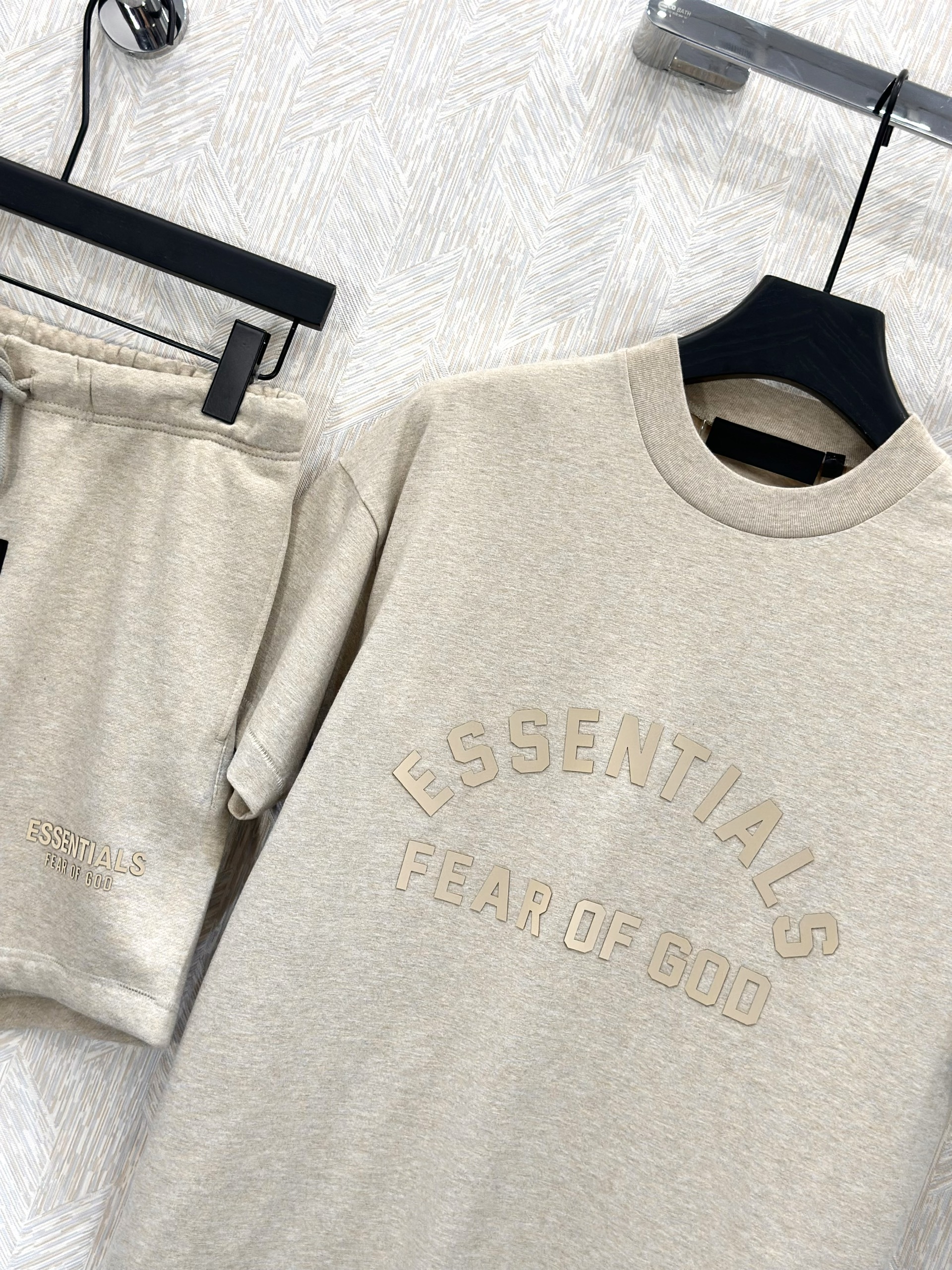 Bộ, Set hè Essentials Be logo chữ nổi Like Auth on web VTN